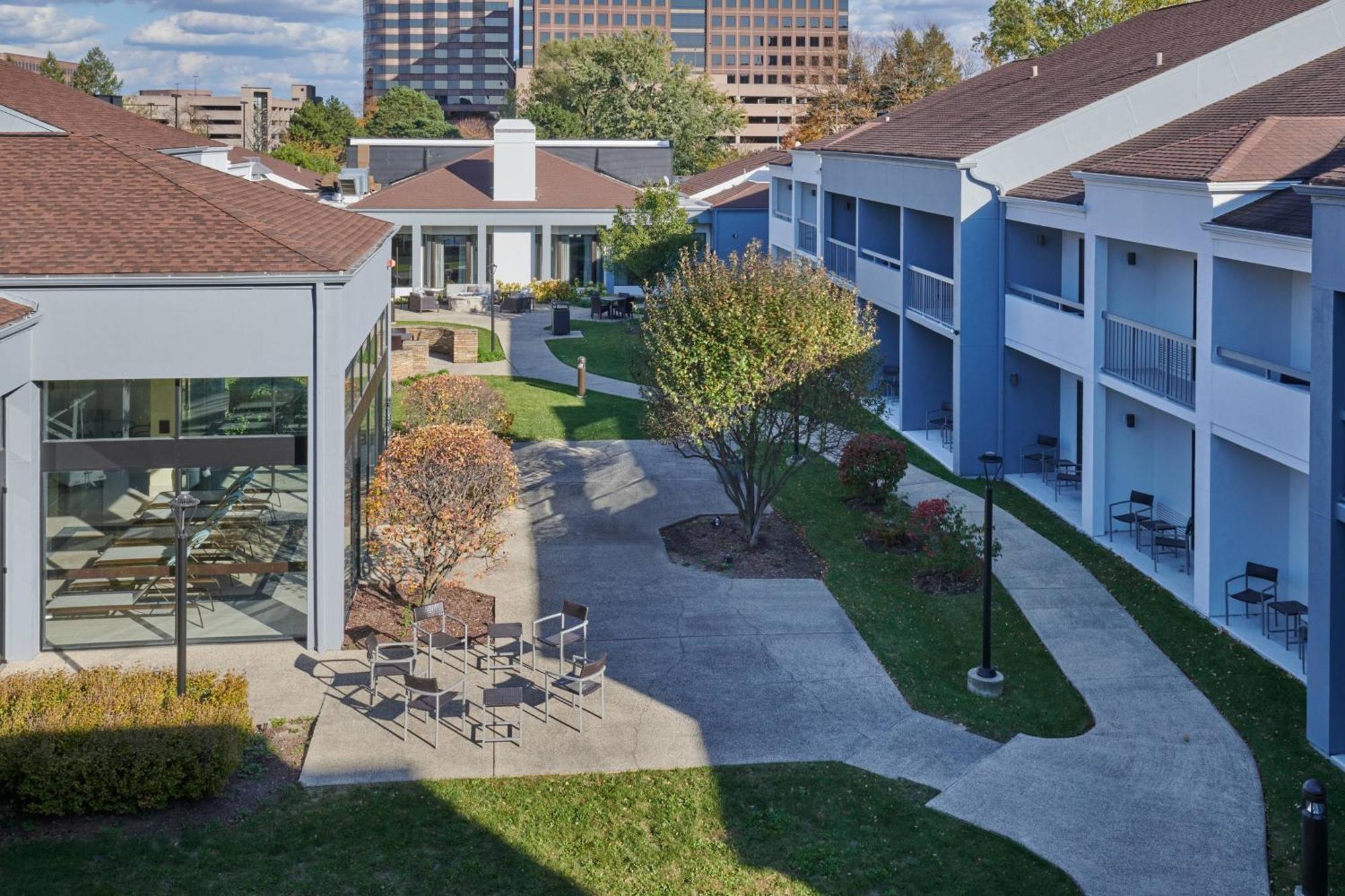 Отель Courtyard Chicago Окбрук Террас Экстерьер фото