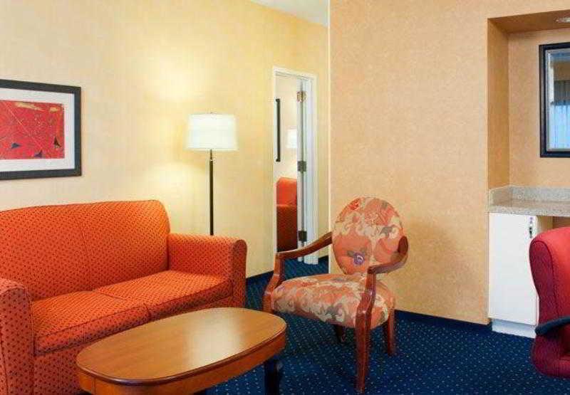 Отель Courtyard Chicago Окбрук Террас Номер фото